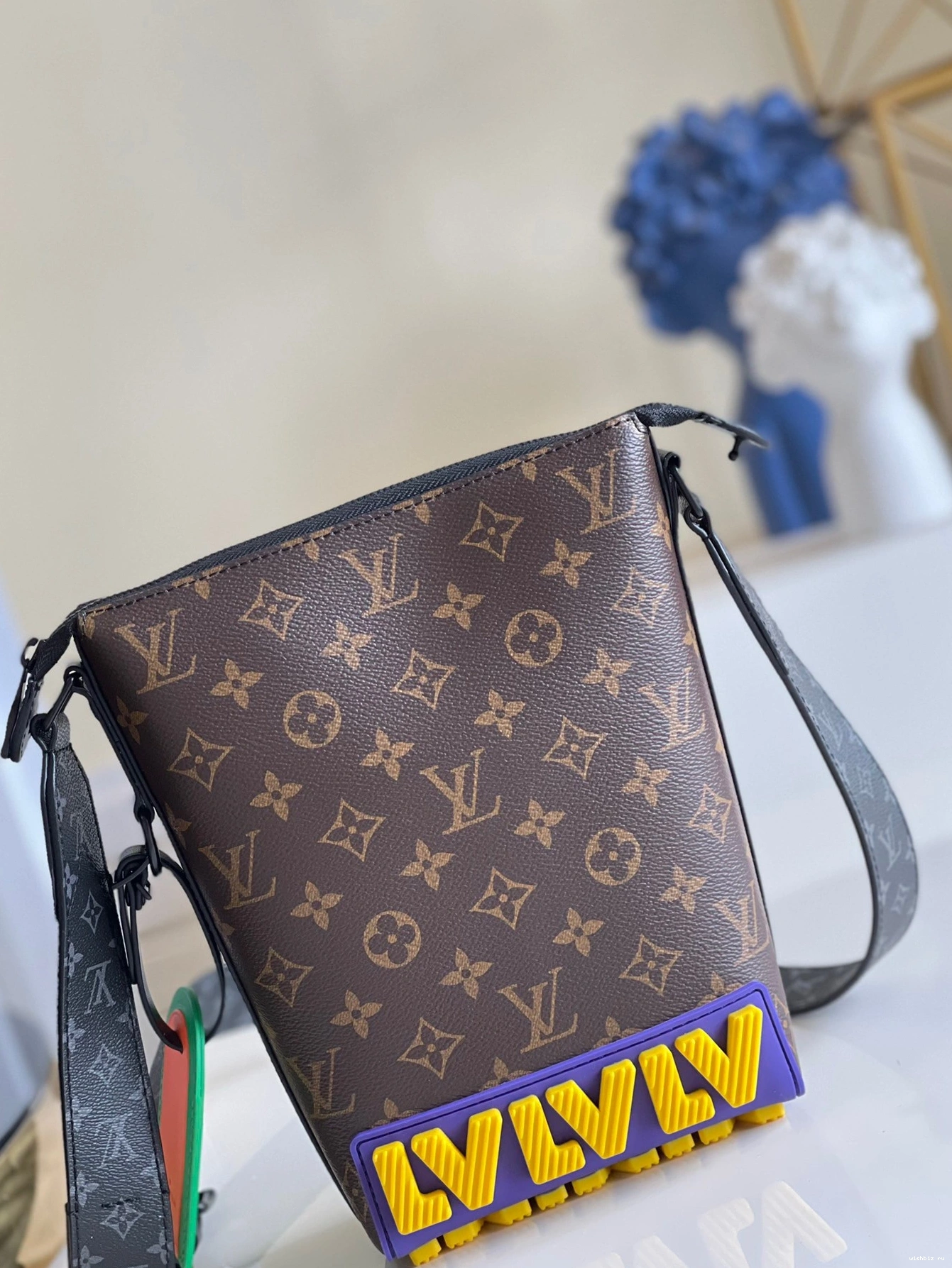 WIS CRUISER VUITTON MESSENGER LOUIS 1113
